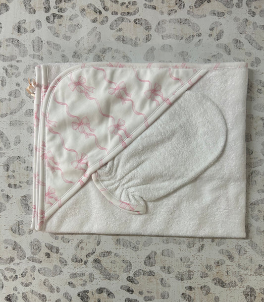 Baby Club Chic Coquette Bows Printed Hooded Towel w. Mitt set